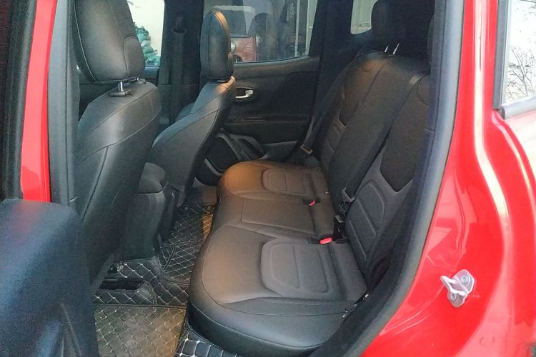 Jeep 自由侠 2019款 220T 自动领先版中控内饰21