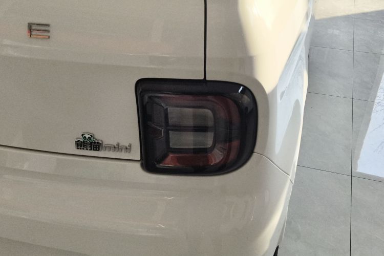 吉利银河 熊猫 2025款 210km 元气熊车身外观9