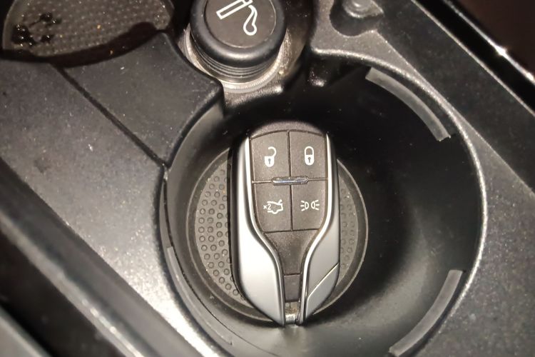 玛莎拉蒂 Levante 2016款 3.0T 标准型中控内饰11