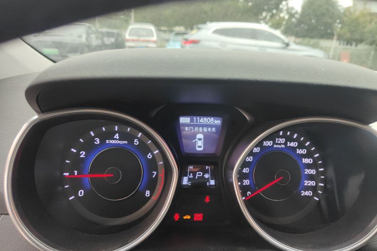 现代 朗动 2013款 1.6L 自动尊贵型中控内饰15