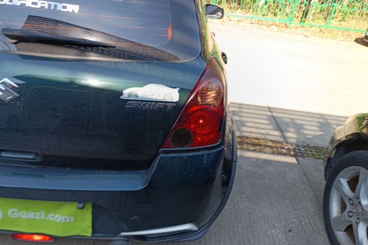 铃木 雨燕 2016款 1.5L 自动时尚型酷玩版车身外观9