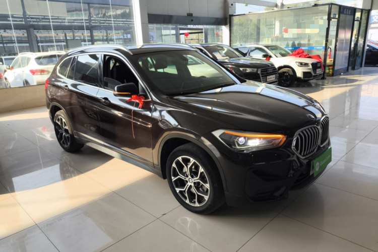 宝马X1 2020款 sDrive25Li 领先型车身外观6002