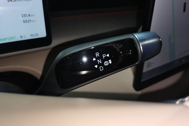 小鹏X9 2025款 740超长续航 Max中控内饰18