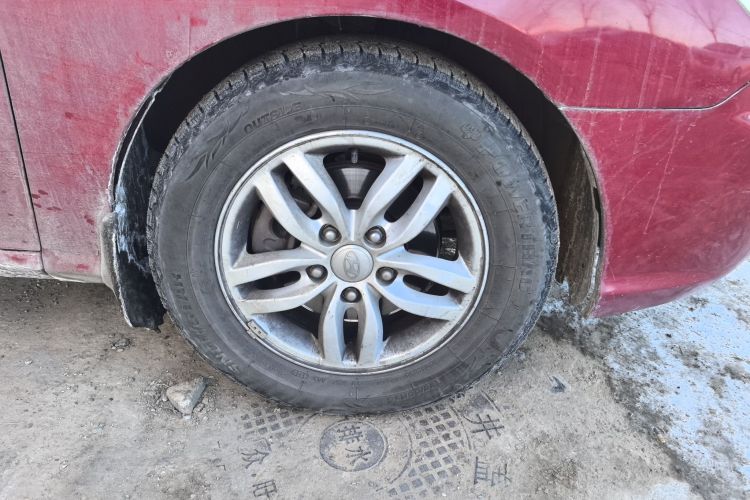 现代 悦动 2011款 1.6L 自动豪华型车身外观10