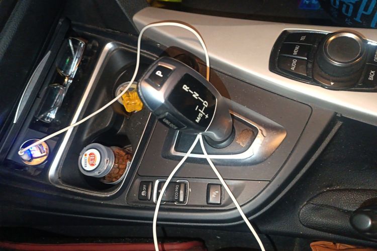 宝马3系 2015款 320i 超悦版时尚型中控内饰18