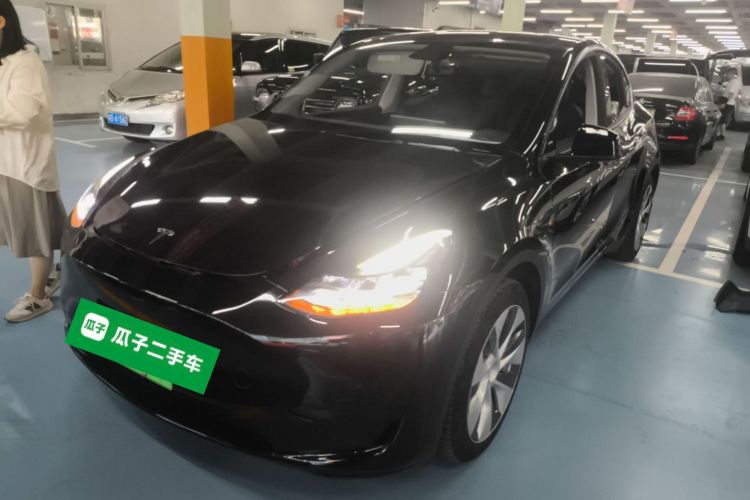特斯拉 Model Y 2022款 后轮驱动版车身外观1