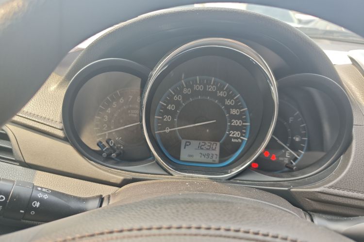 丰田 威驰 2014款 1.5L 自动智臻版中控内饰14