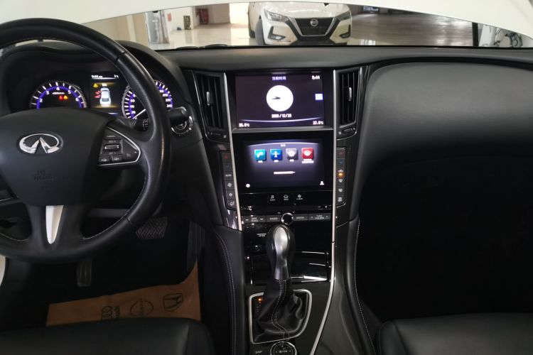 英菲尼迪Q50L 2016款 2.0T 舒适版中控内饰16