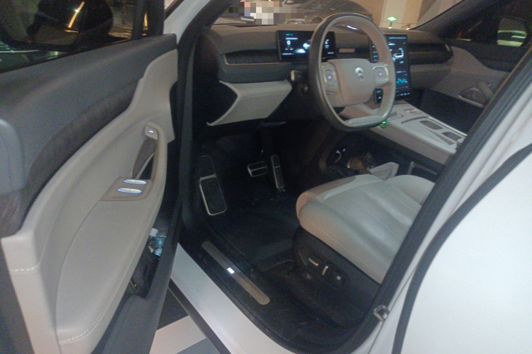 蔚来ES8 2023款 75kWh 行政版中控内饰7003