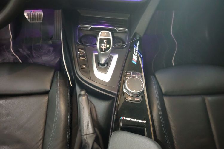 宝马3系GT 2019款  320i M运动曜夜版局部细节18