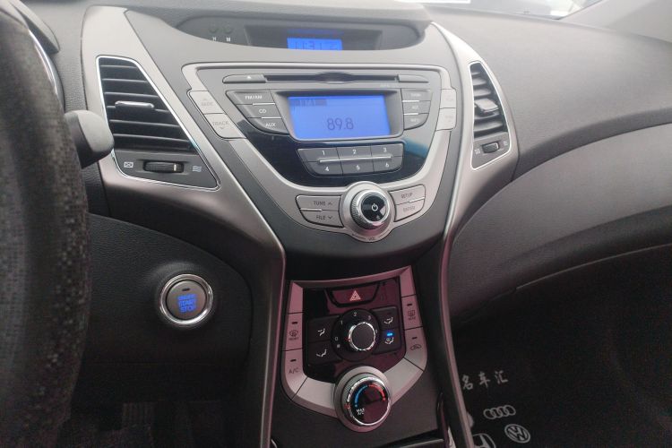 现代 朗动 2012款 1.6L 手动领先型中控内饰16