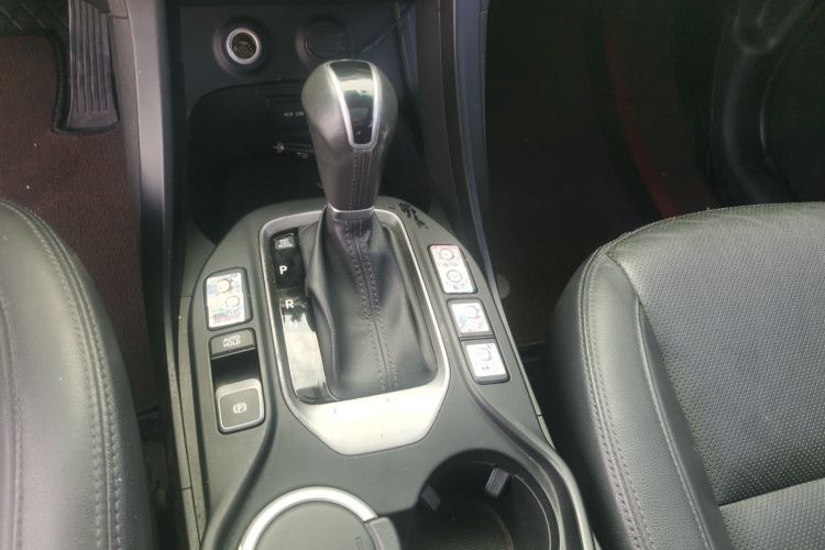 现代 胜达 2015款 2.4L 自动两驱智能型 5座中控内饰18