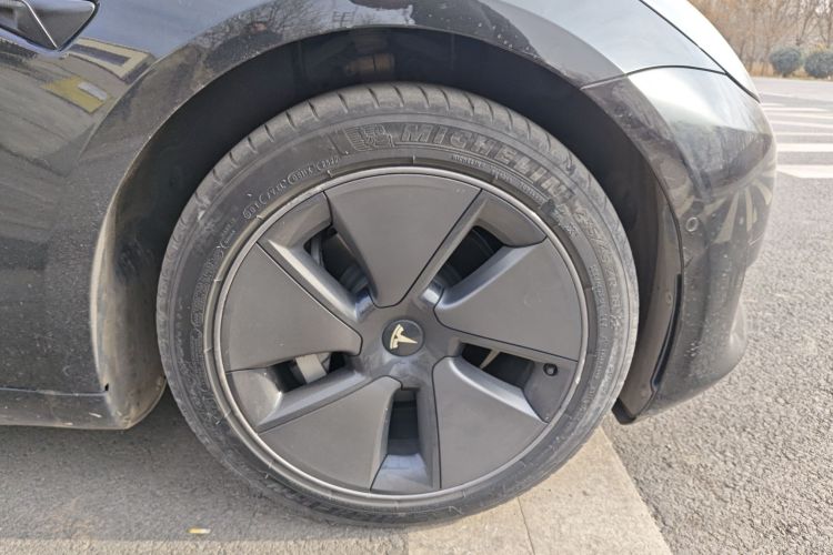 特斯拉 Model 3 2022款 后轮驱动版车身外观10
