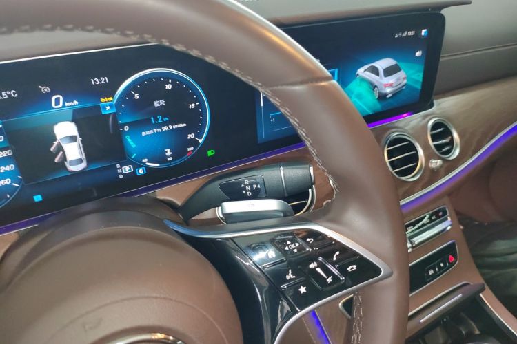 奔驰E级 2023款 改款 E 300 L 时尚型中控内饰18