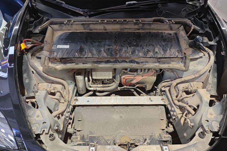 特斯拉 Model Y 2022款 改款 后轮驱动版机舱底盘24