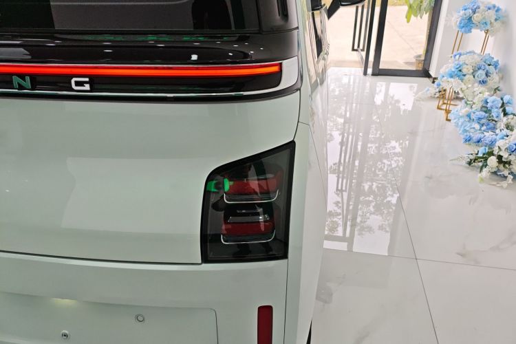 五菱汽车 五菱Air ev晴空 2023款 四座-进阶版车身外观9