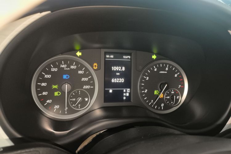 奔驰 威霆 2021款 2.0T 精英版 7座局部细节14