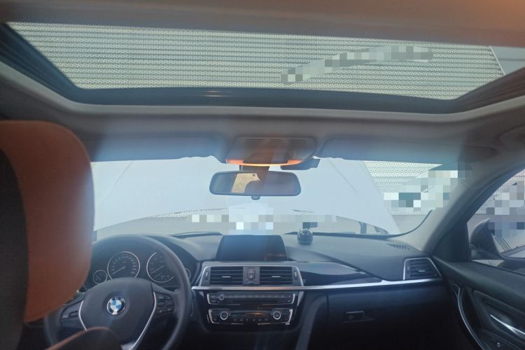 宝马3系 2016款 320i 时尚型中控内饰22