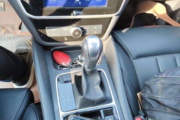 比亚迪 宋MAX 2017款 1.5T 自动智联精英型 7座中控内饰18