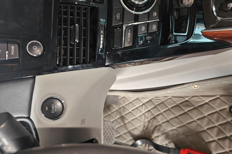 红旗H7 2015款 2.0T 豪华型中控内饰11