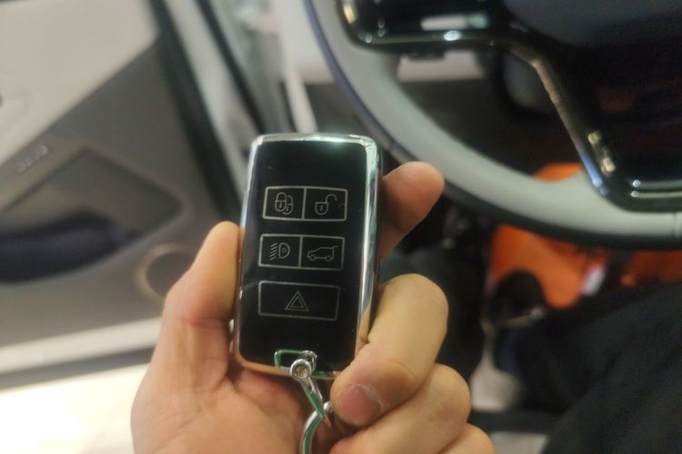 路虎 2024款 揽胜极光L SE 驭光尊耀版中控内饰11