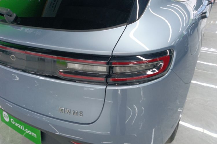 鸿蒙智行 问界M5 2023款 增程后驱标准版车身外观9