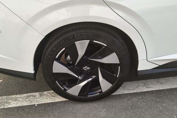 灵悉L 2024款 头号玩家版车身外观6008