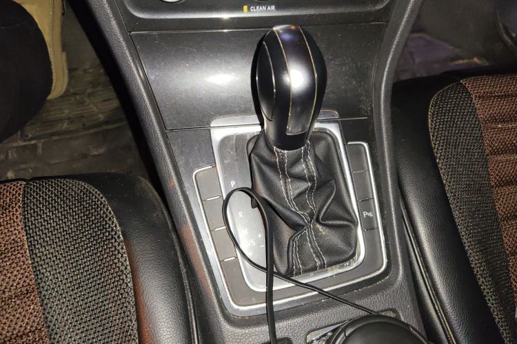 大众 高尔夫 2017款 1.6L 自动舒适百万辆纪念版中控内饰18