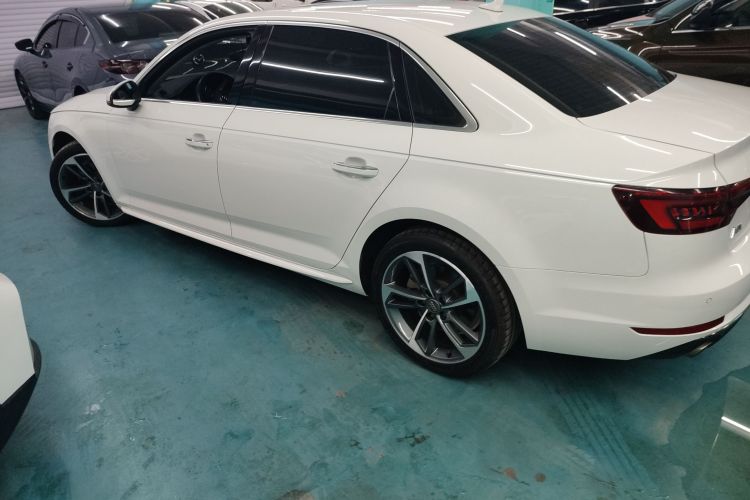 奥迪A4L 2018款 30周年年型 30 TFSI 进取型车身外观4