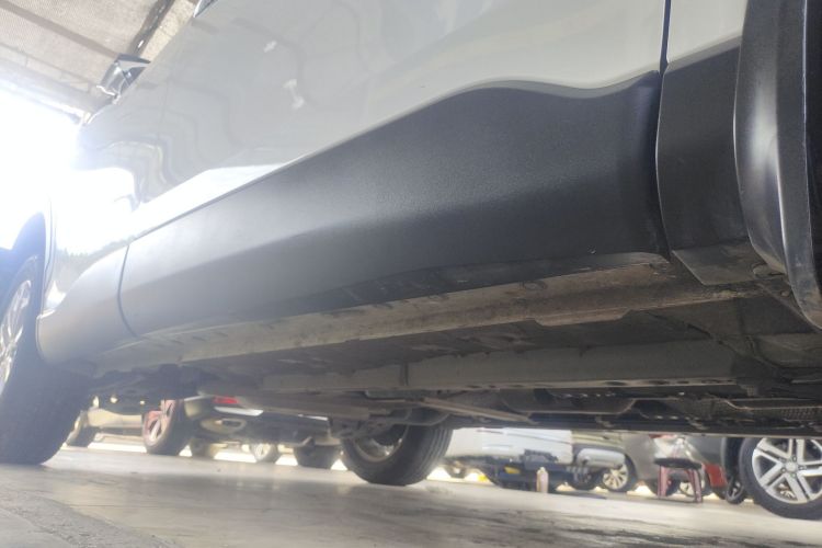 丰田 锋兰达 2023款 2.0L CVT精英版局部细节9001