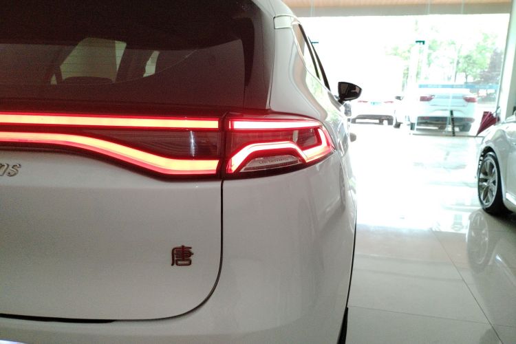 比亚迪 唐 2018款 2.0T 自动智联尊贵型 5座 国V车身外观6006