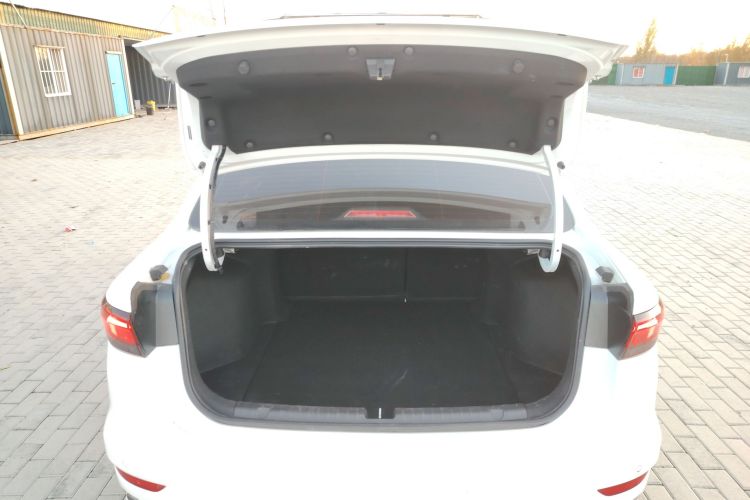 吉利汽车 帝豪 2023款 第4代冠军版 1.5L CVT豪华型机舱底盘23