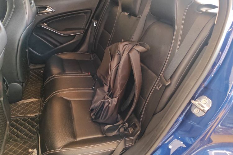 奔驰GLA 2018款 GLA 200 动感型中控内饰7004