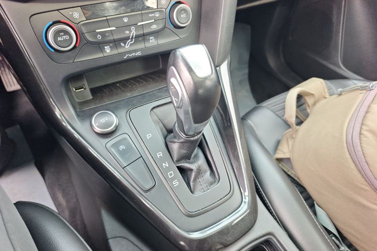 福特 福克斯 2018款 两厢经典 EcoBoost 180 自动精英型中控内饰18