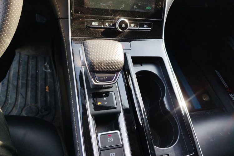 荣威i6 MAX新能源 2023款 EV 500天幕大客户版中控内饰18