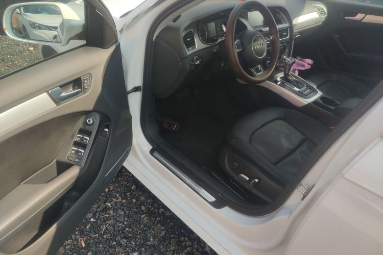 奥迪A4L 2015款 35 TFSI 自动标准型中控内饰20