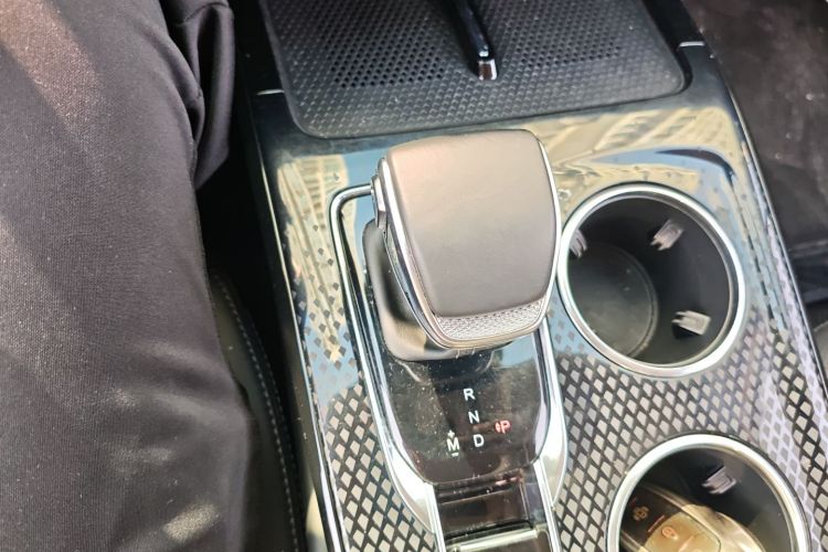 红旗HS3 2023款 1.5T 两驱善为版中控内饰18