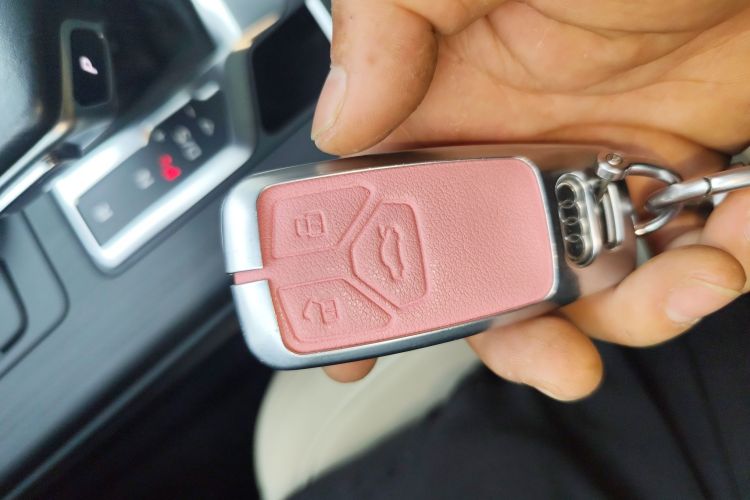 奥迪A4L 2019款 40 TFSI 进取型 国VI中控内饰7001