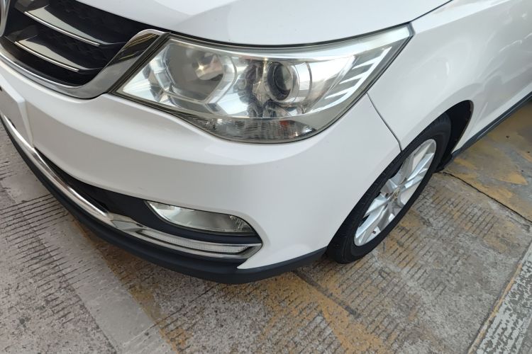 宝骏730 2016款 1.5L 手动舒适型 7座 国V局部细节36