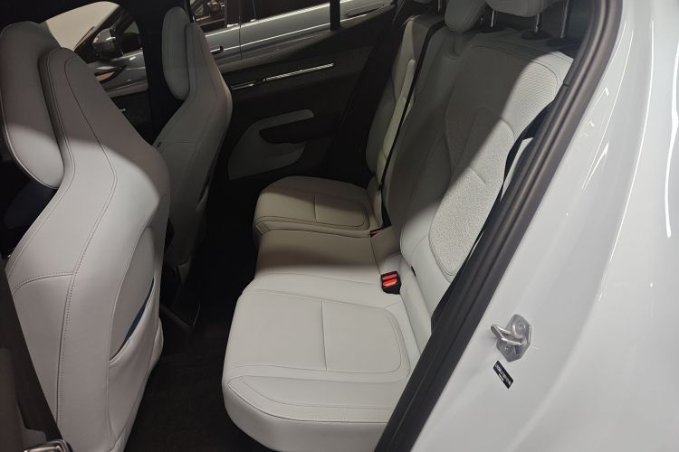 沃尔沃EX30 2025款 后驱长续航版 Ultra中控内饰21