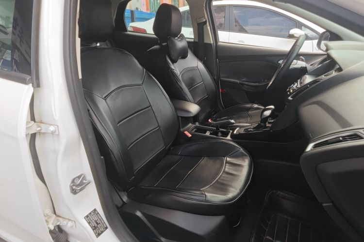 福特 福克斯 2015款 两厢 EcoBoost 125 自动超能风尚型局部细节41