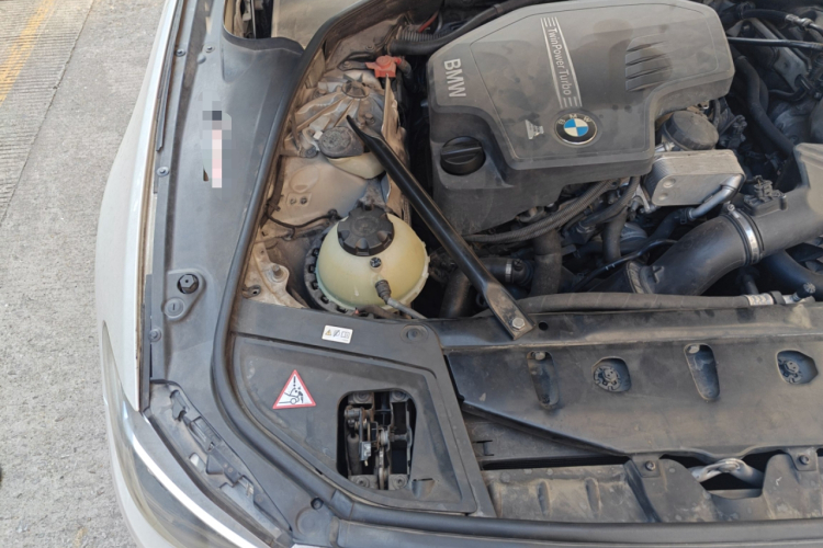 宝马5系(进口) 2014款 520i 典雅型局部细节9006