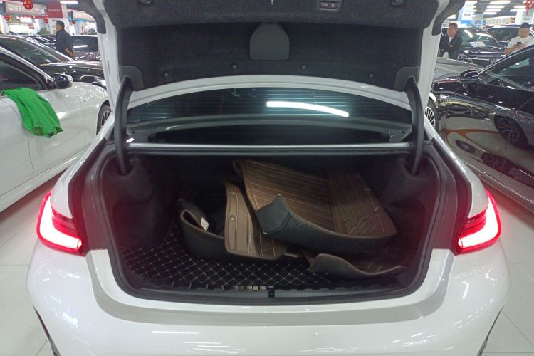 宝马3系 2024款 325Li M运动套装机舱底盘23