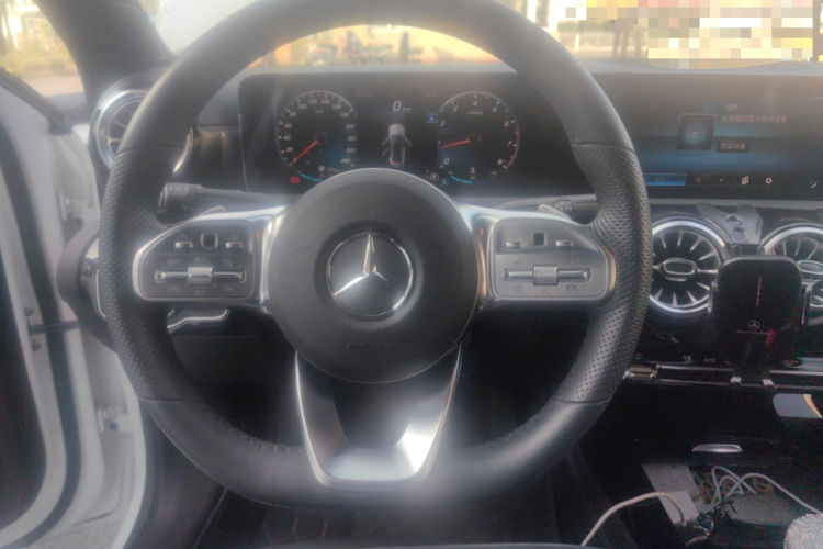 奔驰A级 2022款 改款 A 200 L 运动轿车时尚型局部细节13