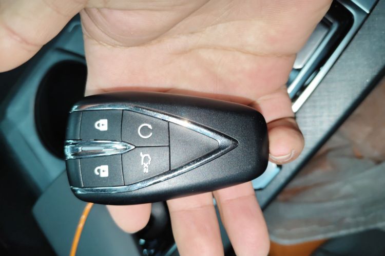 长安UNI-V 2025款 1.5T 500Bar尊贵运动型中控内饰11