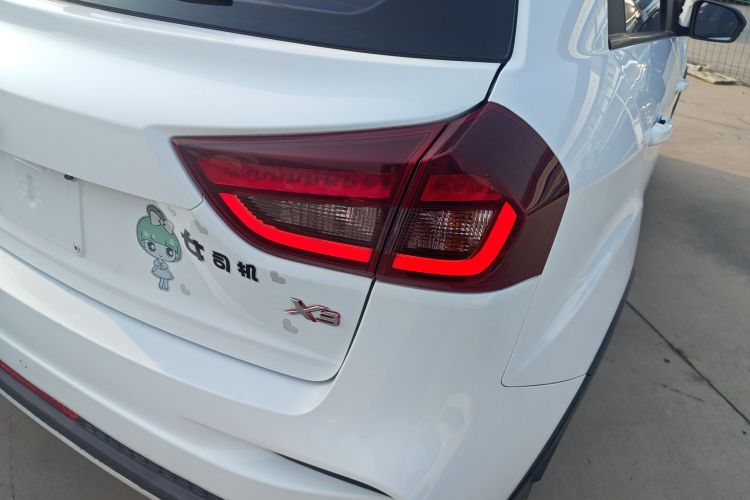 吉利汽车 远景X3 2020款 1.5L CVT尊贵型车身外观9