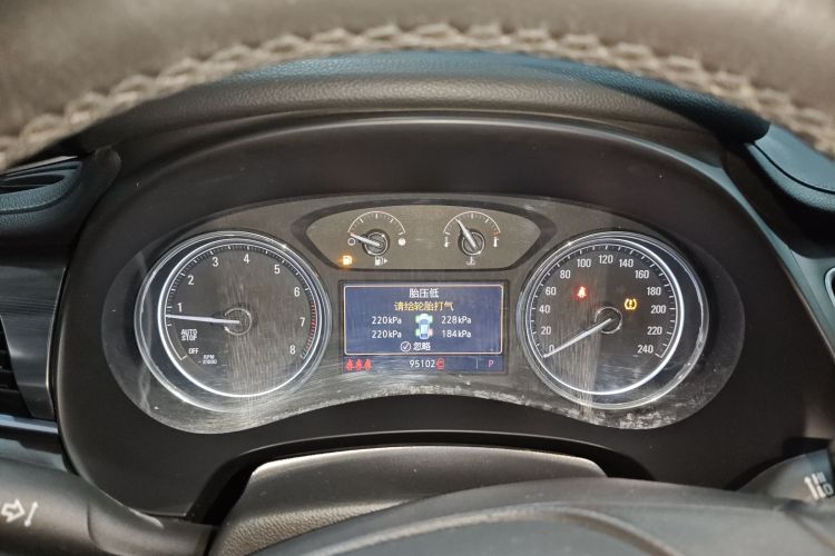 别克 君越 2021款 652T 豪华型中控内饰14