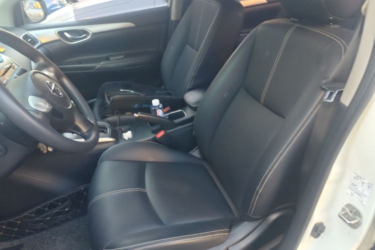 日产 轩逸 2019款 经典 1.6XE CVT舒适版中控内饰19