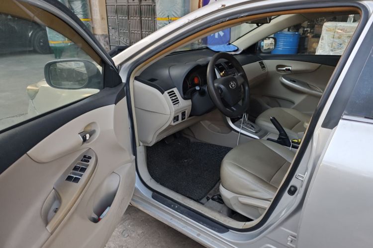 丰田 卡罗拉 2012款 炫装版 1.8L CVT GL-i中控内饰7003