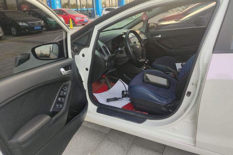 起亚K3 2016款 1.6L 自动GL中控内饰20